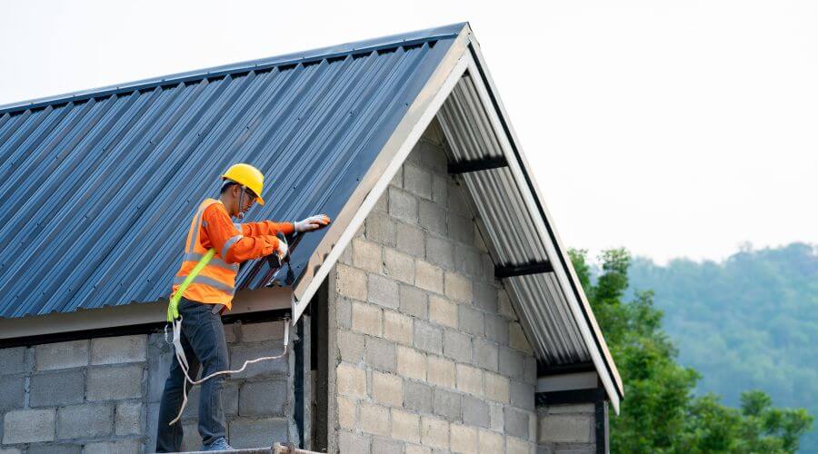 Professional gutter cleaning in Missouri Valley, IA